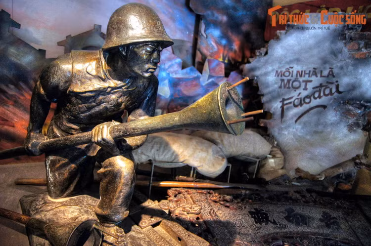 Ban đầu, Bảo tàng Lịch sử Quân sự Việt Nam có tên gọi là Bảo tàng Quân đội. Bảo tàng khánh thành ngày 22/12/1959, nhân kỷ niệm 15 năm ngày thành lập Quân đội nhân dân Việt Nam.