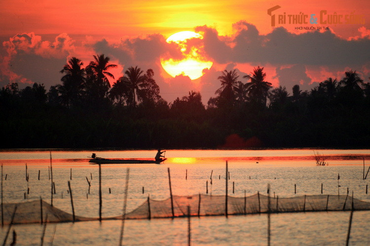 Trải rộng gần 2 km và dài tới hơn 10 km, đầm có diện tích mặt nước khoảng 700 ha, được hình thành bởi 3 đầm chính là đầm Trên, đầm Giữa và đầm Dưới, trong đó đầm Giữa là đầm lớn nhất.
