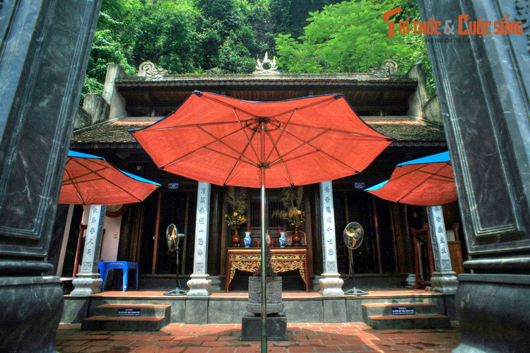 Trên nền đất mà vua Đinh từng xưng hoàng đế và lập nước Đại Cồ Việt, sau này nhân dân trong vùng đã xây phủ thờ để tưởng nhớ ông cùng vương triều Đinh, được gọi là Phủ Đại.