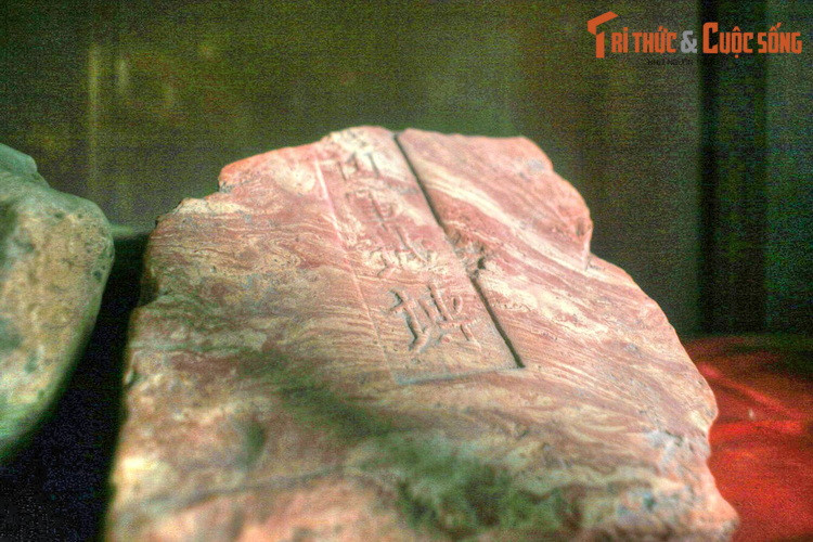 Từ sau thời vua Đinh Tiên Hoàng, các nhà cai trị Việt Nam không xưng Vương hay Tiết độ sứ nữa mà đều xưng Hoàng đế, thể hiện sự độc lập tự chủ với phương Bắc. Điều này được duy trì cho đến hết thời nhà Nguyễn, hơn 1.000 năm sau.