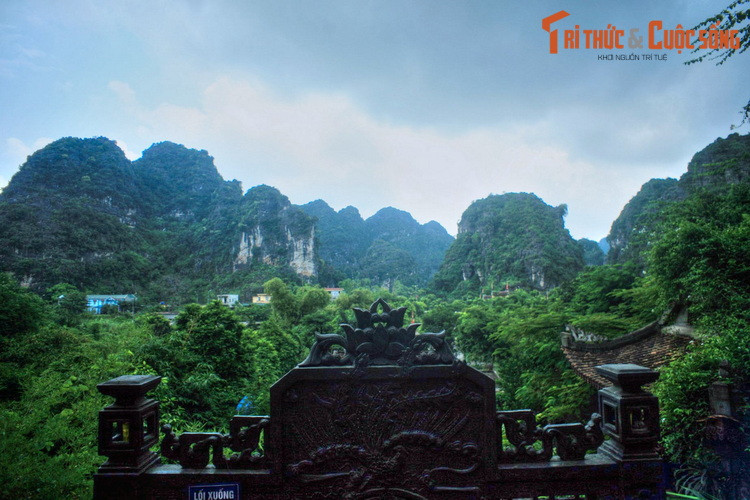 Tương truyền, người anh hùng Đinh Bộ Lĩnh đã đồn trú ở đây từ thuở cờ lau tập trận rèn luyện quân sĩ, xưng Vạn Thắng Vương cất binh đi dẹp loạn 12 sứ quân.