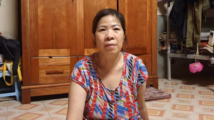 Theo trình bày của bà Quy, bà mới nhận việc đưa đón học sinh với Công ty Ngân Hà nhưng lại không có hợp đồng hay được tập huấn. Bị cáo đi làm từ ngày 5/8/2019 thì hôm sau xảy ra sự việc cháu Lê Hoàng Long bị tử vong. Khi bị cáo Quy đưa học sinh đến trường không có giáo viên hay cán bộ nhà trường nào đứng ra điểm danh giao nhận.