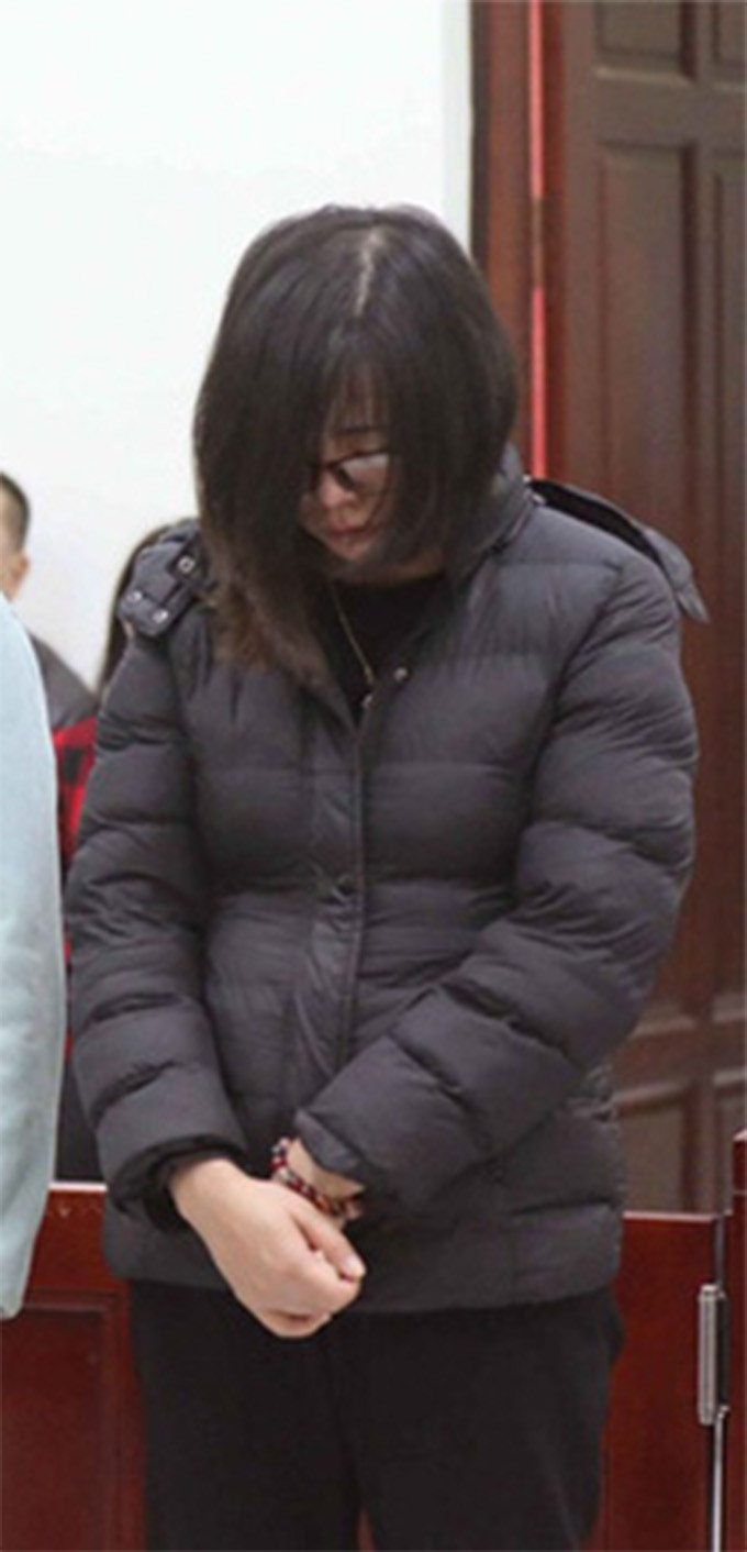 Cụ thể, bị cáo Nguyễn Thị Thủy (SN 1990, giáo viên chủ nhiệm lớp 1 Tokyo, Trường Tiểu học Gateway) kháng cáo xin giảm nhẹ hình phạt. Trong đơn, bị cáo Thủy đưa ra các tình tiết mong HĐXX xem xét, giảm nhẹ cho mình.