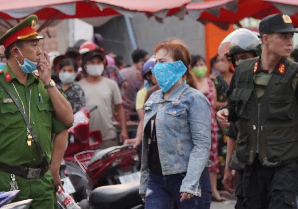 Khi hỏi về cái tên Loan "cá", rất nhiều người dân sống xung quanh khu công nghiệp Thạnh Phú, xã Thạnh Phú, huyện Vĩnh Cửu, tỉnh Đồng Nai đều bức xúc về những gì mà bà trùm này và đồng bọn gây ra.