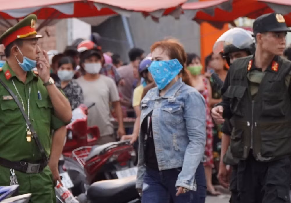 Khi hỏi về cái tên Loan "cá", rất nhiều người dân sống xung quanh khu công nghiệp Thạnh Phú, xã Thạnh Phú, huyện Vĩnh Cửu, tỉnh Đồng Nai đều bức xúc về những gì mà bà trùm này và đồng bọn gây ra.