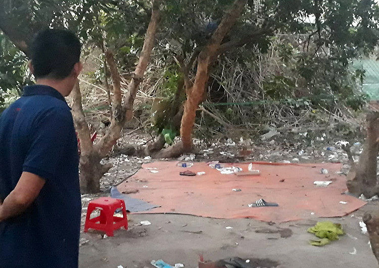 Còn Nguyễn Duy Khang, Võ Hồng Tâm, Lý Văn Mè, bà Nguyễn Kim Ngân biết rõ Lê Quốc Tuấn dùng súng AK bắn chết người để cướp tài sản, bị cơ quan điều tra ra quyết định truy nã nhưng vẫn tìm cách giúp đỡ Lê Quốc Tuấn trong thời gian Tuấn lẩn trốn.