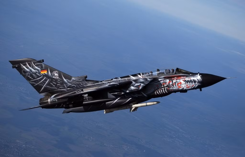 Cường kích Tornado của Đức với họa tiết trang trí mang phong cách quái thú lạ mắt. Ảnh: Menclub.