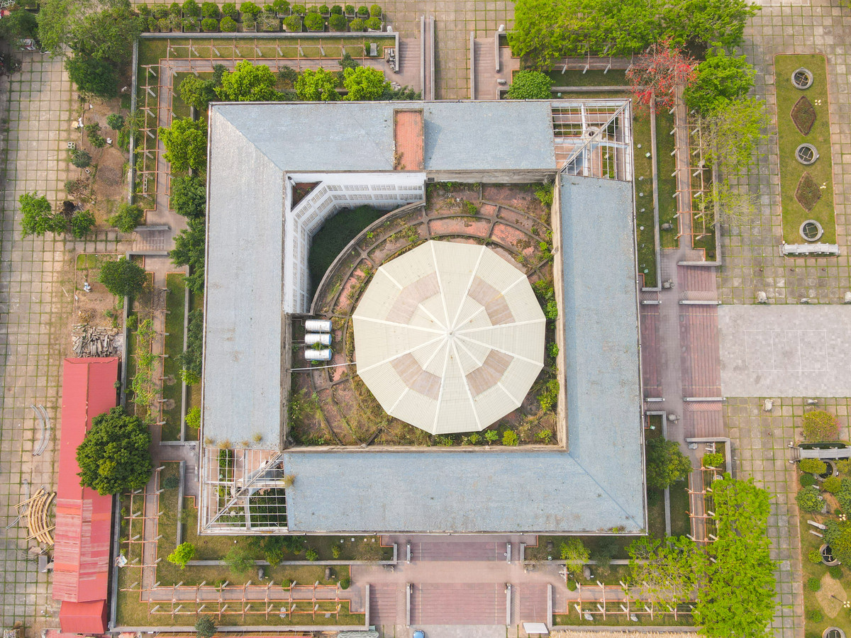 Bà Nguyễn Thị Trọng – Giám đốc Bảo tàng tỉnh Bắc Ninh cho biết, sau gần 20 năm đi vào sử dụng, đến nay Bảo tàng mới được sửa chữa 1 lần duy nhất, dẫn đến hàng loạt các hạng mục có biểu hiện xuống cấp nghiêm trọng.