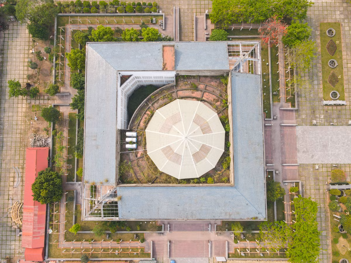 Bà Nguyễn Thị Trọng – Giám đốc Bảo tàng tỉnh Bắc Ninh cho biết, sau gần 20 năm đi vào sử dụng, đến nay Bảo tàng mới được sửa chữa 1 lần duy nhất, dẫn đến hàng loạt các hạng mục có biểu hiện xuống cấp nghiêm trọng.