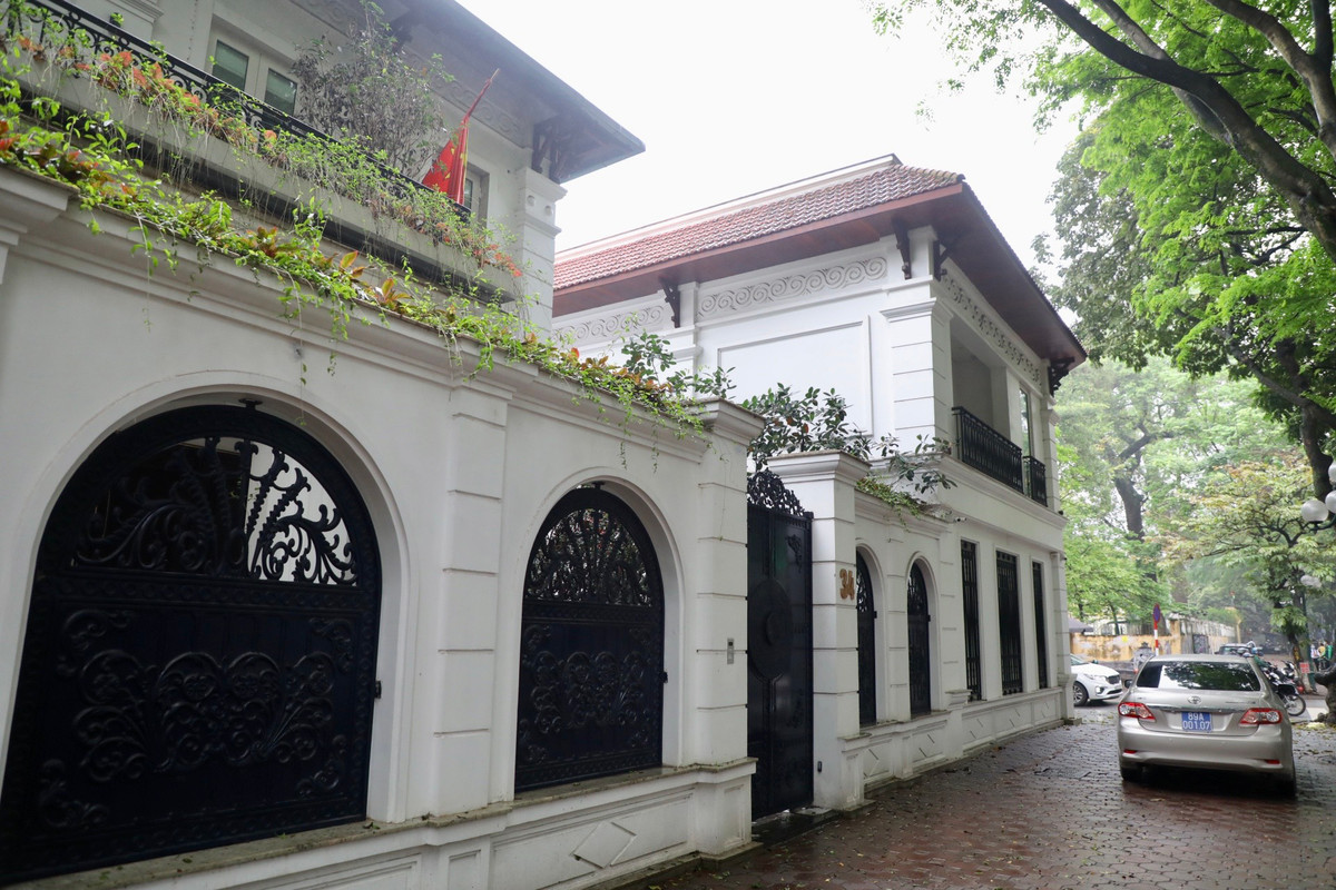 Các công trình nói trên được đánh giá xếp nhóm 1, nhóm 2; thuộc sở hữu nhà nước nằm trong danh mục biệt thự không được bán, hiện Nhà nước quản lý, sử dụng; các biệt thự, công trình kiến trúc khác có giá trị về lịch sử, văn hóa, kiến trúc; các biệt thự, công trình kiến trúc khác đang sử dụng làm trụ sở, các đại sứ quán; các biệt thự, công trình kiến trúc khác xuống cấp, chưa được cải tạo, sửa chữa (khoảng 3-5 năm).