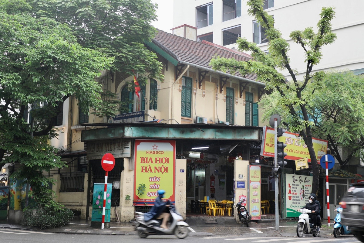 Biệt thự số 97 Quán Thánh - số 7 Nguyễn Biểu với vị trí đắc địa 2 mặt tiền, hiện là trụ sở Liên đoàn Lao động quận Ba Đình.