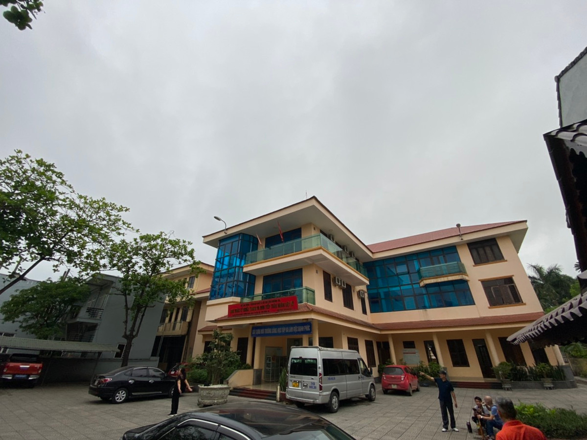 Dù chưa phải vào dịp những ngày lễ lớn, song dường như ngày nào nhà khách cũng đón khá đông các thân nhân liệt sỹ. Được biết, hiện Ban Quản lý có ý tưởng xây dựng những khu nhà rường nhỏ đặt ở các nghĩa trang để thân nhân liệt liệt sỹ, du khách có chỗ nghỉ chân.