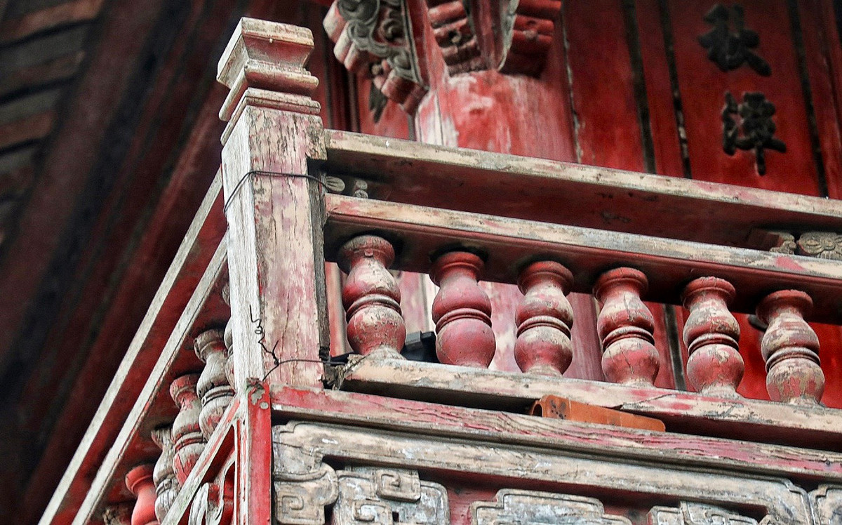 Chị Lê Thị Trang (quận Hoàng Mai, Hà Nội) chia sẻ: “Khuê Văn Các là công trình rất quan trọng, là biểu trưng cho nền văn hiến Việt Nam, biểu tượng của Thủ đô Hà Nội. Bên cạnh việc bắt buộc phải đảm bảo an toàn cho du khách, thì khâu thẩm mỹ cũng phải được chú trọng, vì vậy việc tu sửa là cần thiết và nhanh chóng”.