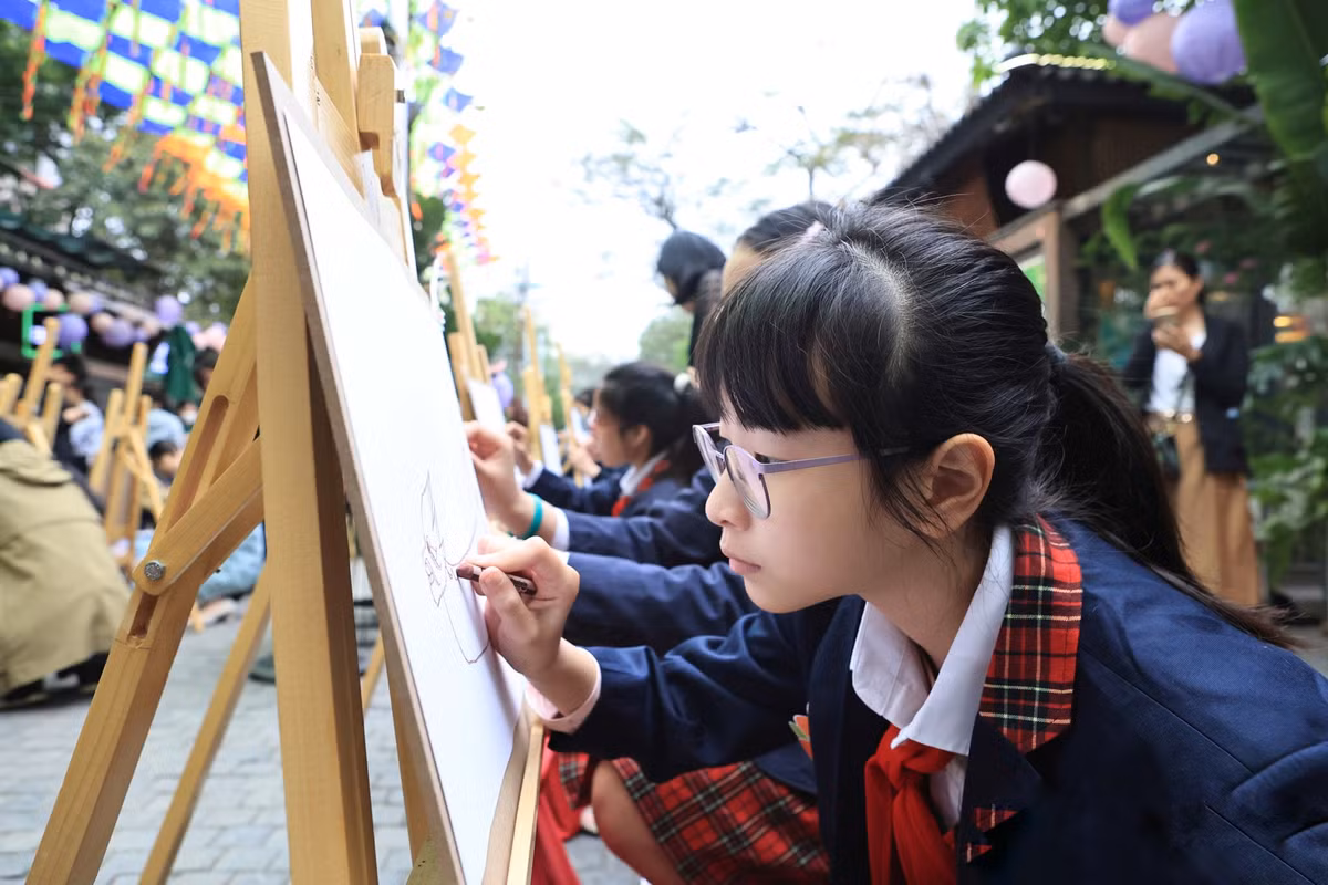 Pho sach Ha Noi khai mac hoi thi ve tranh “Sach - Cho ban, cho toi”-Hinh-3