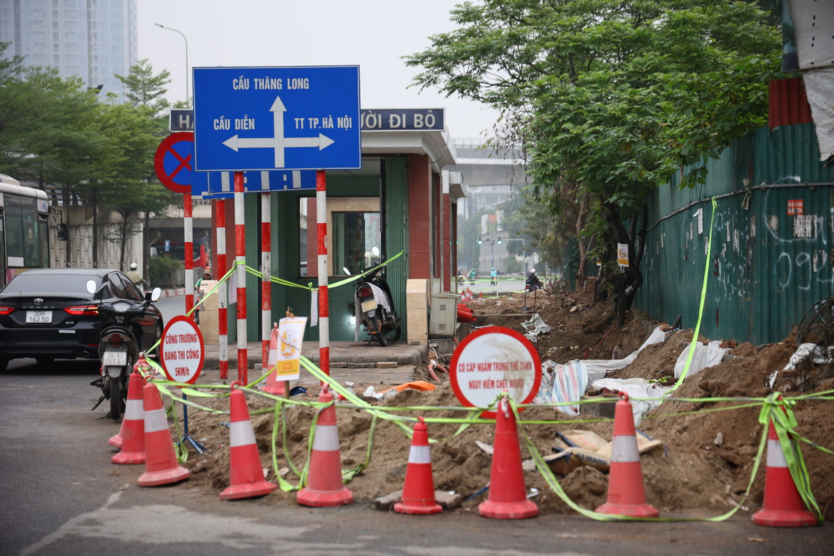 Sau hơn 1 tháng triển khai, đơn vị thi công đang gấp rút hoàn thiện phần cáp đi ngầm.