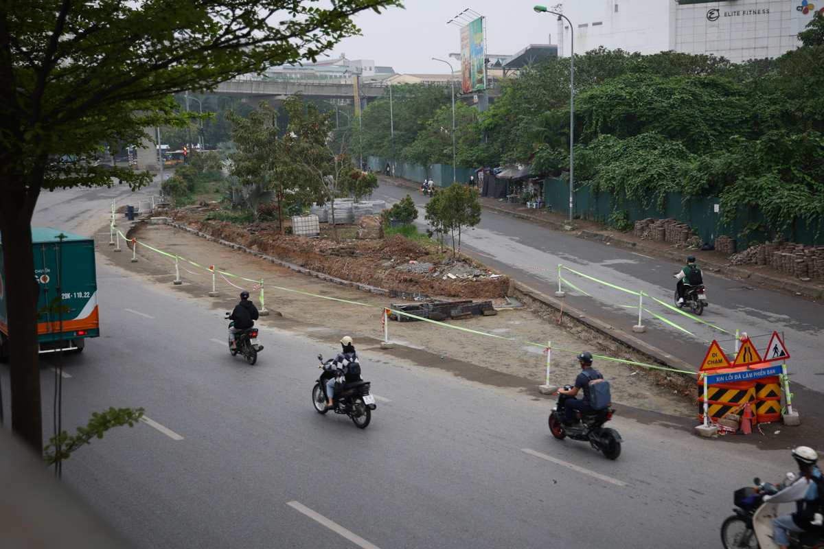 Tổng mức đầu tư của hạng mục bổ sung xây dựng 2 đơn nguyên cầu thép chạy dọc cầu vượt Mai Dịch hiện tại và tổ chức giao thông nút Mai Dịch dự kiến khoảng 338,5 tỷ đồng, trích từ nguồn vốn dư của dự án cầu cạn Mai Dịch - Nam Thăng Long.