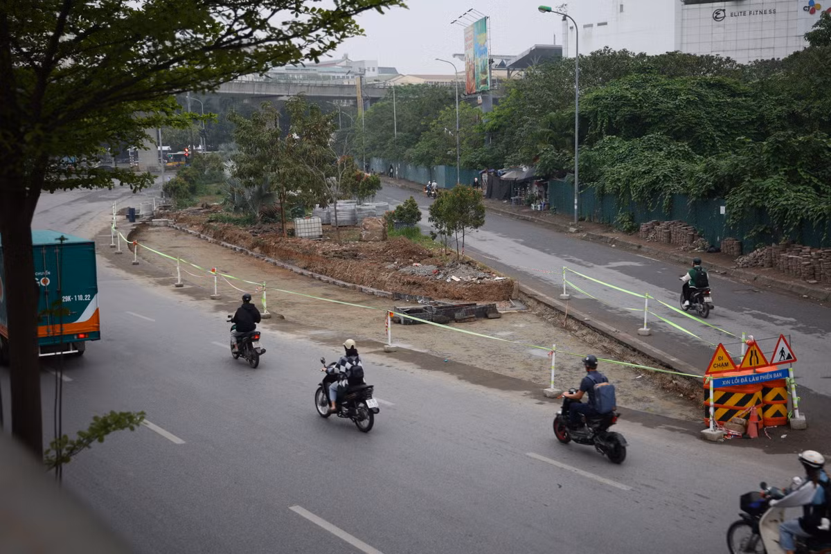 Tổng mức đầu tư của hạng mục bổ sung xây dựng 2 đơn nguyên cầu thép chạy dọc cầu vượt Mai Dịch hiện tại và tổ chức giao thông nút Mai Dịch dự kiến khoảng 338,5 tỷ đồng, trích từ nguồn vốn dư của dự án cầu cạn Mai Dịch - Nam Thăng Long.