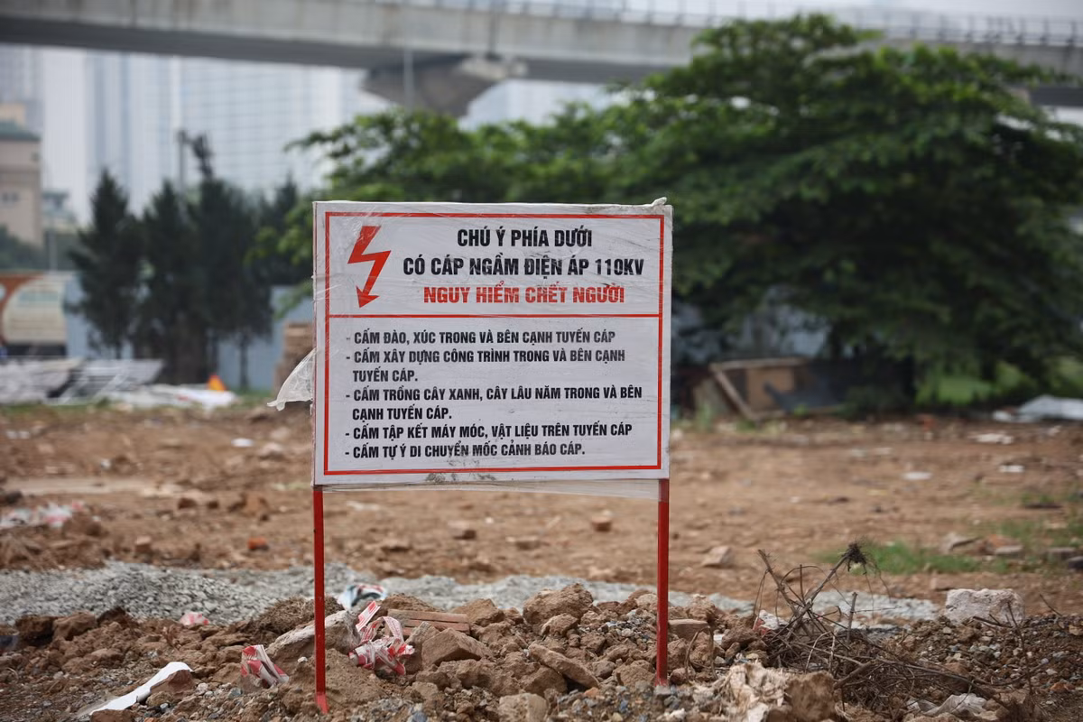 Biển cảnh báo có cáp ngầm điện áp 110kV - nguy hiểm chết người.