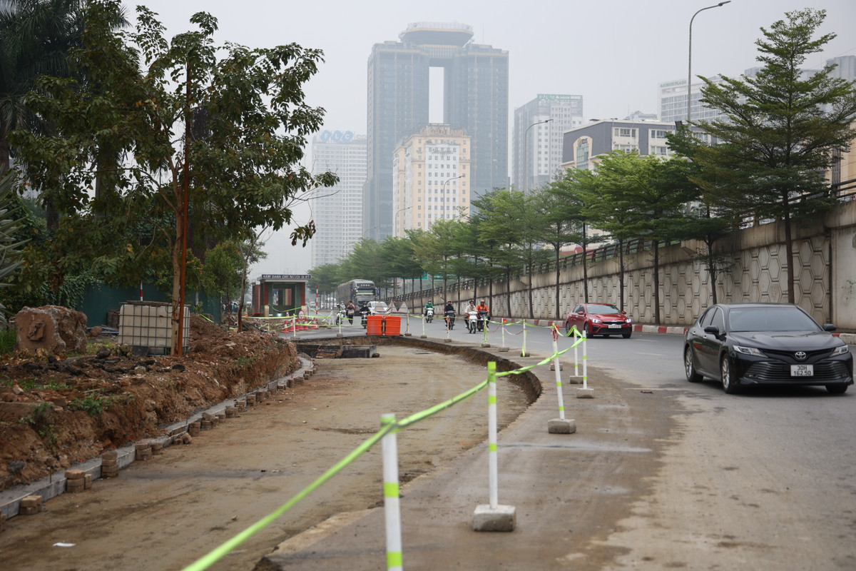 Sở Giao thông Vận tải Hà Nội đã phê duyệt phương án tổ chức lại giao thông tại nút giao Mai Dịch – Xuân Thủy. Nhà thầu sẽ căn cứ vào phương án của Sở để rào chắn phạm vi thi công cũng như phối hợp với các lực lượng chức năng để phân luồng, đảm bảo an toàn thi công và lưu thông của người dân.