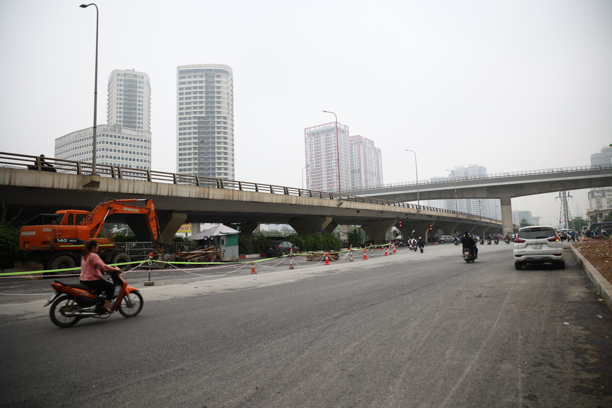 Mới đây, BQL dự án Thăng Long (Bộ Giao thông Vận tải) đã khởi công xây dựng 2 đơn nguyên cầu đô thị chạy dọc cầu vượt Mai Dịch hiện tại và tổ chức giao thông nút Mai Dịch.