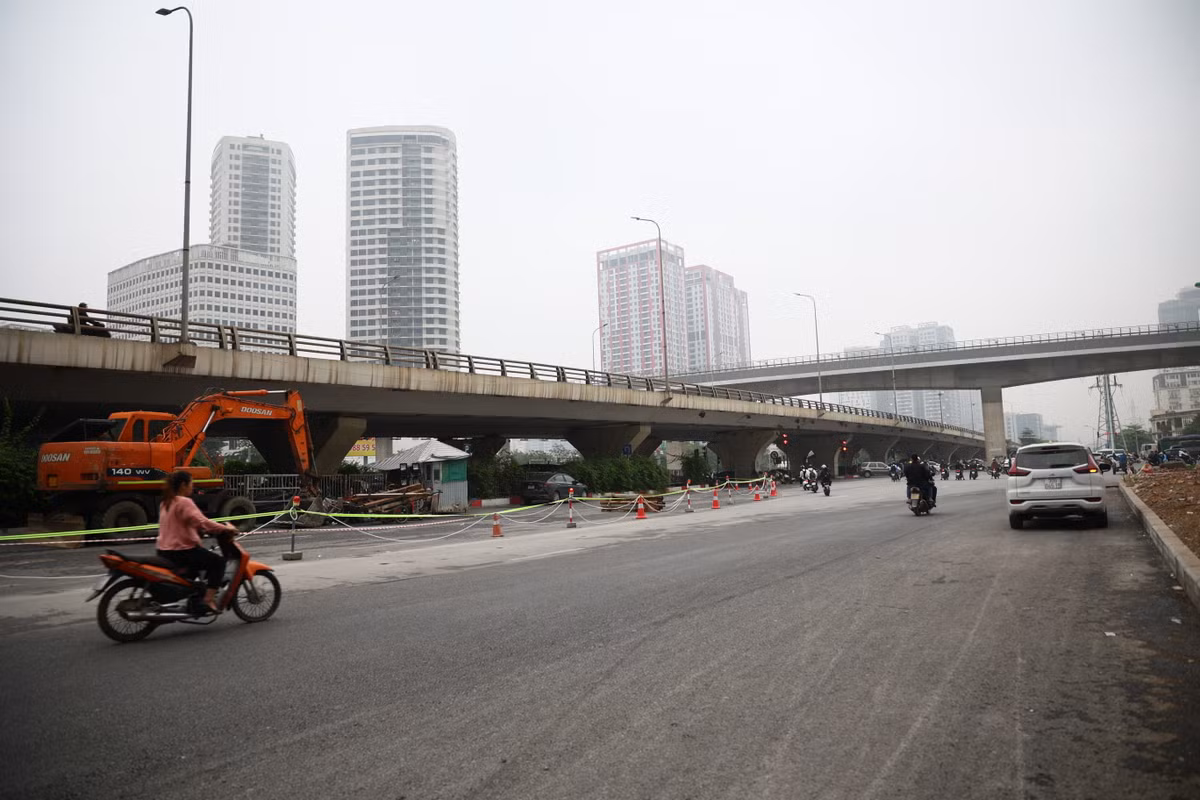 Mới đây, BQL dự án Thăng Long (Bộ Giao thông Vận tải) đã khởi công xây dựng 2 đơn nguyên cầu đô thị chạy dọc cầu vượt Mai Dịch hiện tại và tổ chức giao thông nút Mai Dịch.