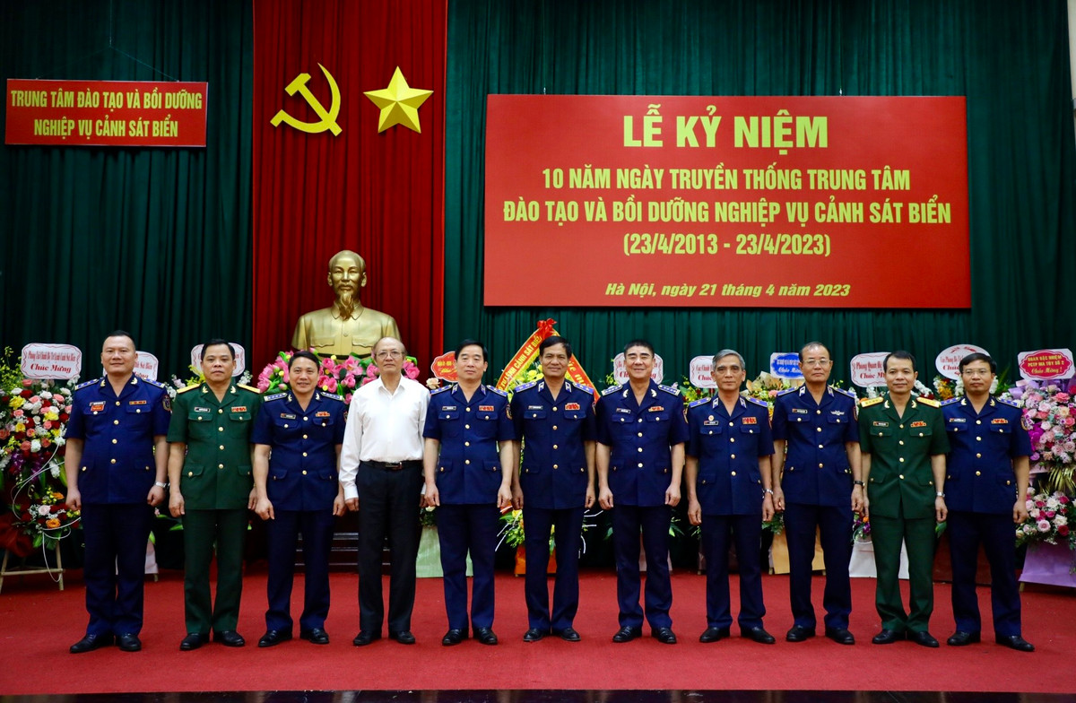 Ky niem 10 nam thanh lap TT Dao tao va Boi duong nghiep vu Canh sat bien-Hinh-4