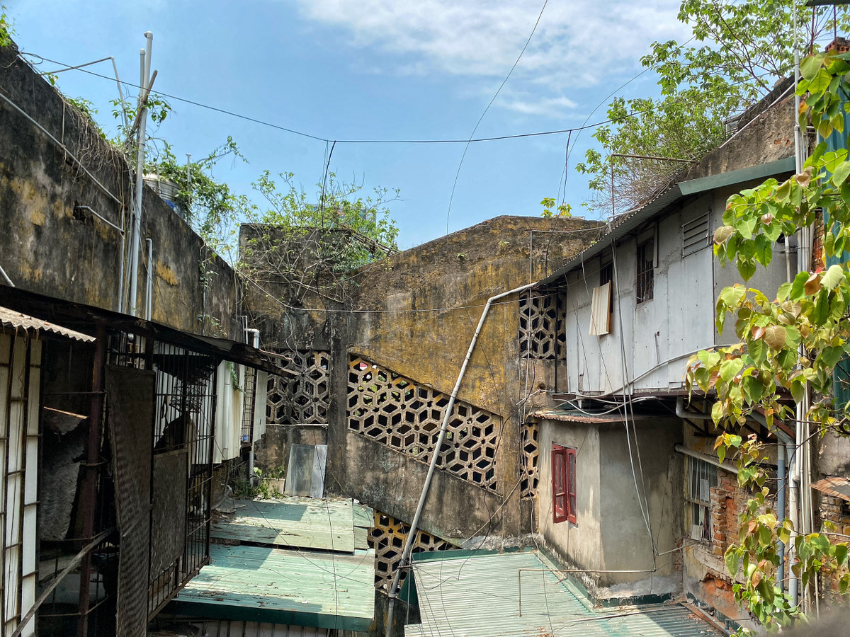 UBND TP Hà Nội và UBND quận Cầu Giấy đã có chủ trương chấp thuận đầu tư, xây dựng dự án cải tạo nhà A, B Khu tập thể Nghĩa Đô từ năm 2013. Tuy nhiên, đến nay, dự án hiện vẫn đang bị treo.