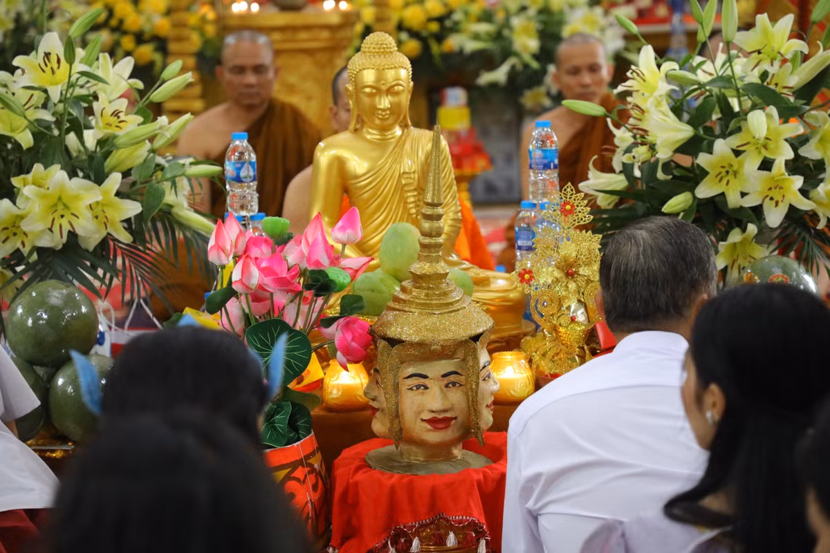 Tết Chôl Chnăm Thmây là một trong những lễ tết mang đậm màu sắc văn hóa điển hình của vùng đồng bằng sông Cửu Long và cũng là của các cư dân nông nghiệp trồng lúa điển hình ở Đông Nam Á, trong đó đồng bào Khmer Nam bộ có một hệ thống lễ hội gắn chặt với vòng đời cây lúa.