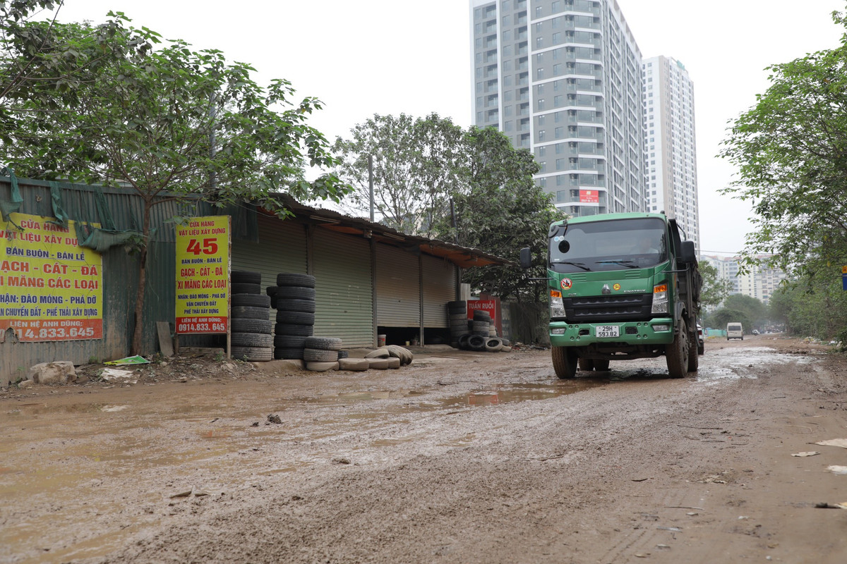 Đoạn đường này trở thành nỗi ám ảnh không chỉ với người tham gia giao thông mà còn ảnh hưởng không nhỏ tới cuộc sống của nhân dân quanh khu vực. Người dân bày tỏ mong muốn chính quyền địa phương sớm xử lý dứt điểm tình trạng tồn tại từ nhiều năm nay tại đoạn đường Nguyễn Cảnh Dị để thuận tiện cho việc đi lại hằng ngày của họ.