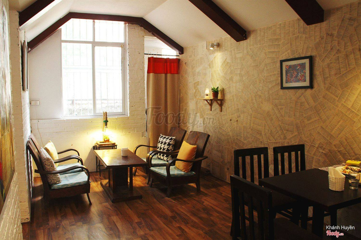 Tầng Trệt Cosmo Café cũng là địa điểm được nhiều người đến vào dịp cuối tuần. Địa chỉ: 10 Khúc Hạo, Điện Bàn, Ba Đình.