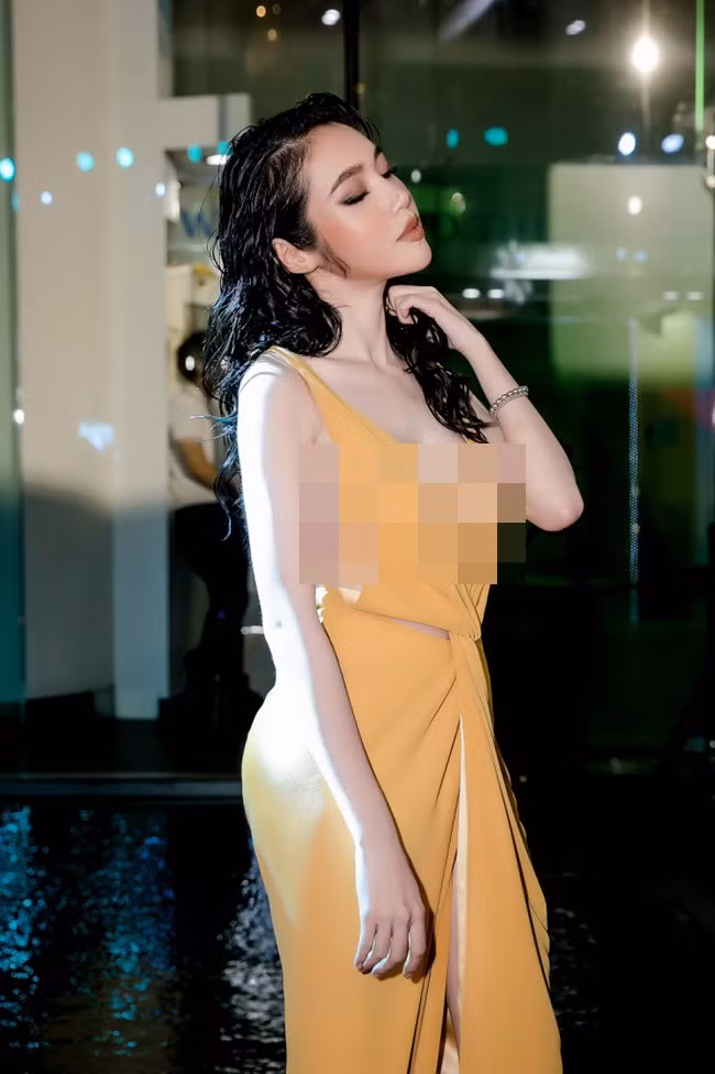 Hình xăm chú chuồn chuồn đi nét ấn tượng. Màu mực đỏ càng nổi và thu hút hơn trên nước da trắng mịn màng của mẹ hai con.