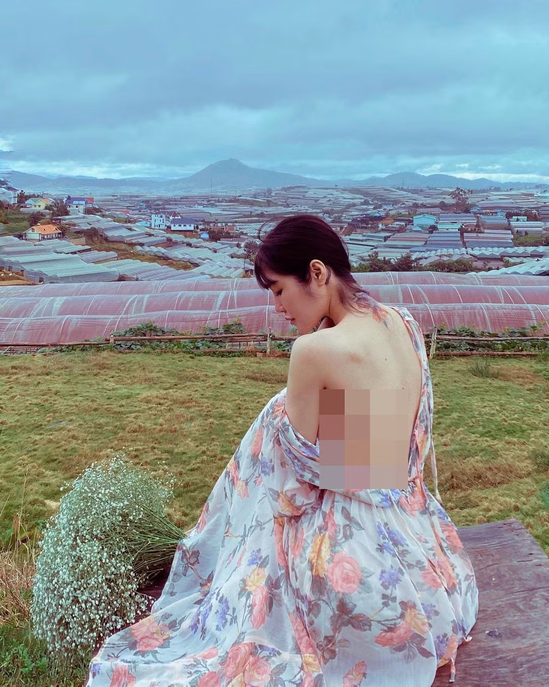 Elly Trần được biết tới là một hot girl, người mẫu, diễn viên. Ngoài ra, cô còn tham gia tích cực với các gameshow hay làm MC talkshow...