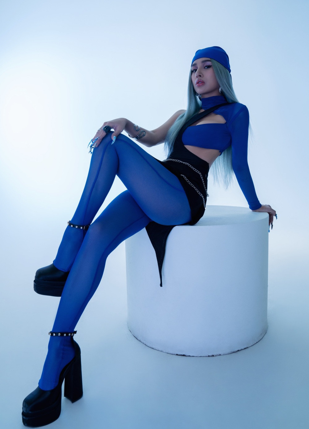 Sau nhiều năm, nhắc đến DJ Tít, người hâm mộ vẫn ấn tượng vì một cô nàng quyến rũ, nóng bỏng và luôn “cháy” hết mình mỗi khi đứng trên sân khấu.