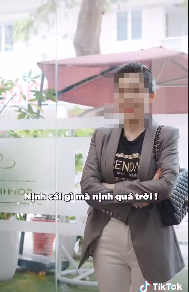 Tuy nhiên, theo dõi nữ TikToker nhiều người bất ngờ khi cô đã khóa phần bình luận ở tất cả các video. Bên cạnh đó, ở nhiều video mà Luis Đào đăng tải, số lượng lượt xem cũng tăng lên chóng mặt.