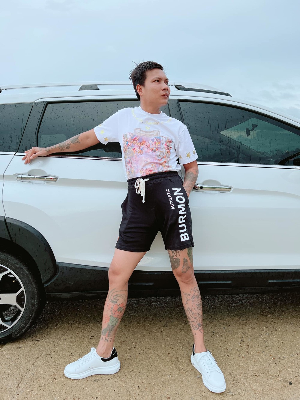 Thế nhưng mới đây Lộc Fuho đã khiến nhiều người phải ngạc nhiên khi thử nghiệm một style khác hoàn toàn so với thời gian trước.