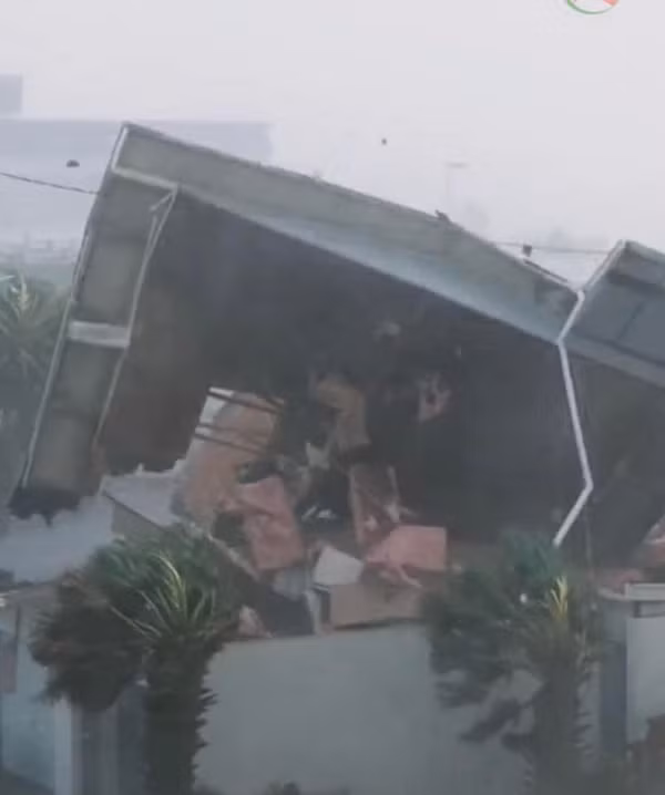 Tại thời điểm bão Noru sắp tiến vào các tỉnh miền Trung, trên MXH đã xuất hiện không ít tình huống dở khóc dở cười.