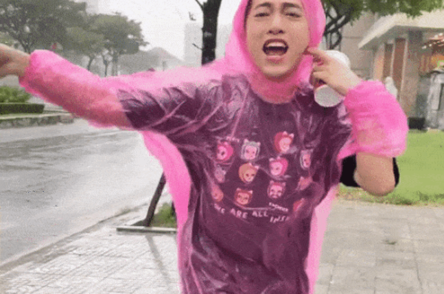 Trong clip, Hoàng Anh cho biết không có ai ở ngoài đường, người dân Đà Nẵng cũng đã gia cố nhà cửa cẩn thận để phòng chống bão. Ảnh: Tổng hợp