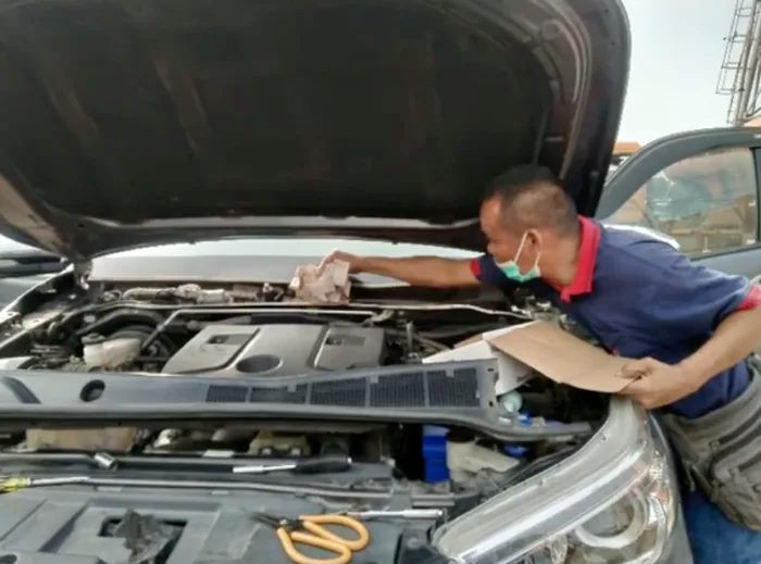 Trước đó từng xuất hiện một trường hợp tương tự ở Thái Lan, anh Mai Sai Lui đăng tải đoạn clip TikTok, chia sẻ về chuyện giấu quỹ đen của mình. Anh lén vợ cất tiền trong khe trống ở mui xe ôtô vì cho rằng nơi đây khá lý tưởng để vợ không phát hiện ra.