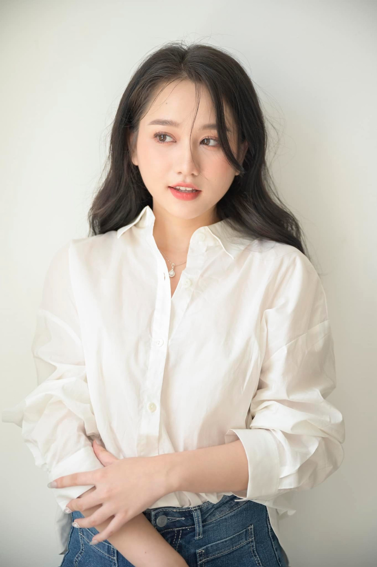 Khi nổi tiếng, hot girl 9X cũng từng bị tố mắc bệnh ngôi sao. Sự việc khiến cô phải lên tiếng xin lỗi và bày tỏ mong muốn "khán giả nhớ mình qua những bộ phim, vai diễn và tinh thần cầu thị không ngừng".