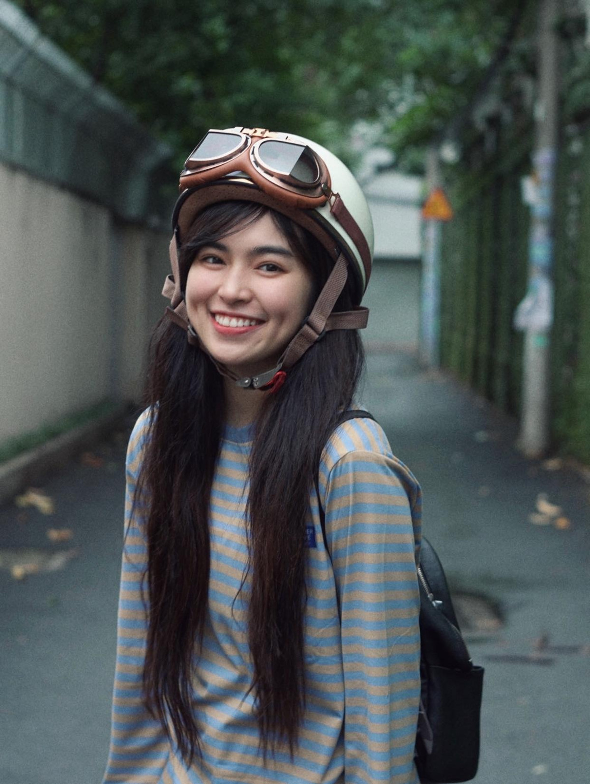 Bên cạnh Trúc Anh - Hà Lan thì Đỗ Khánh Vân đảm nhận vai Trà Long - con gái của Hà Lan cũng được khán giả chú ý.