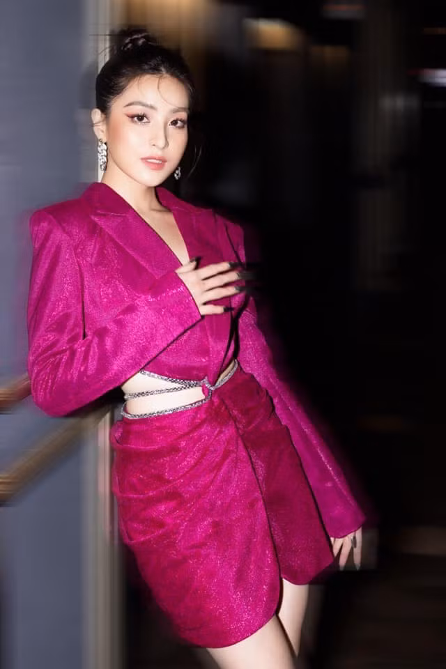 Khác với hình ảnh nữ tính, ngọt ngào trong phim, giờ đây, Thảo Tâm ngày càng gợi cảm hơn.