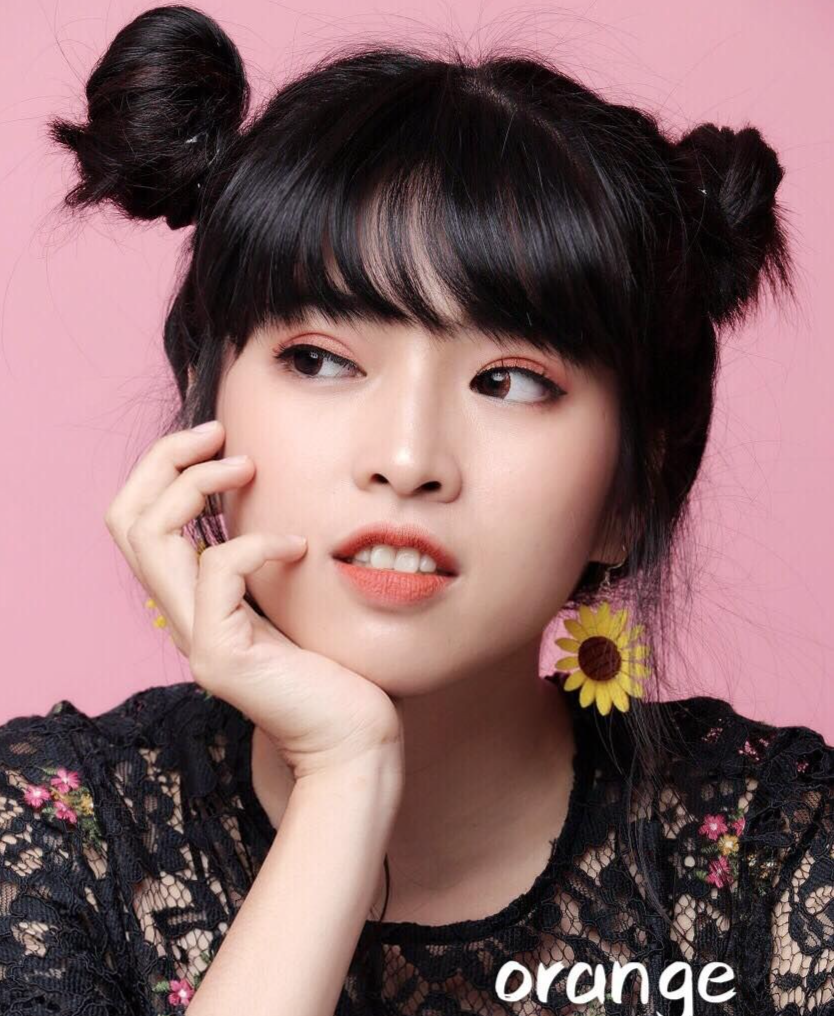 Trong quá trình hoạt động nghệ thuật, Khánh Vân cũng từng nhận nhiều phản ứng trái chiều, thậm chí có người gọi cô là gái hư khi liên tục đăng tải hình ảnh gợi cảm.