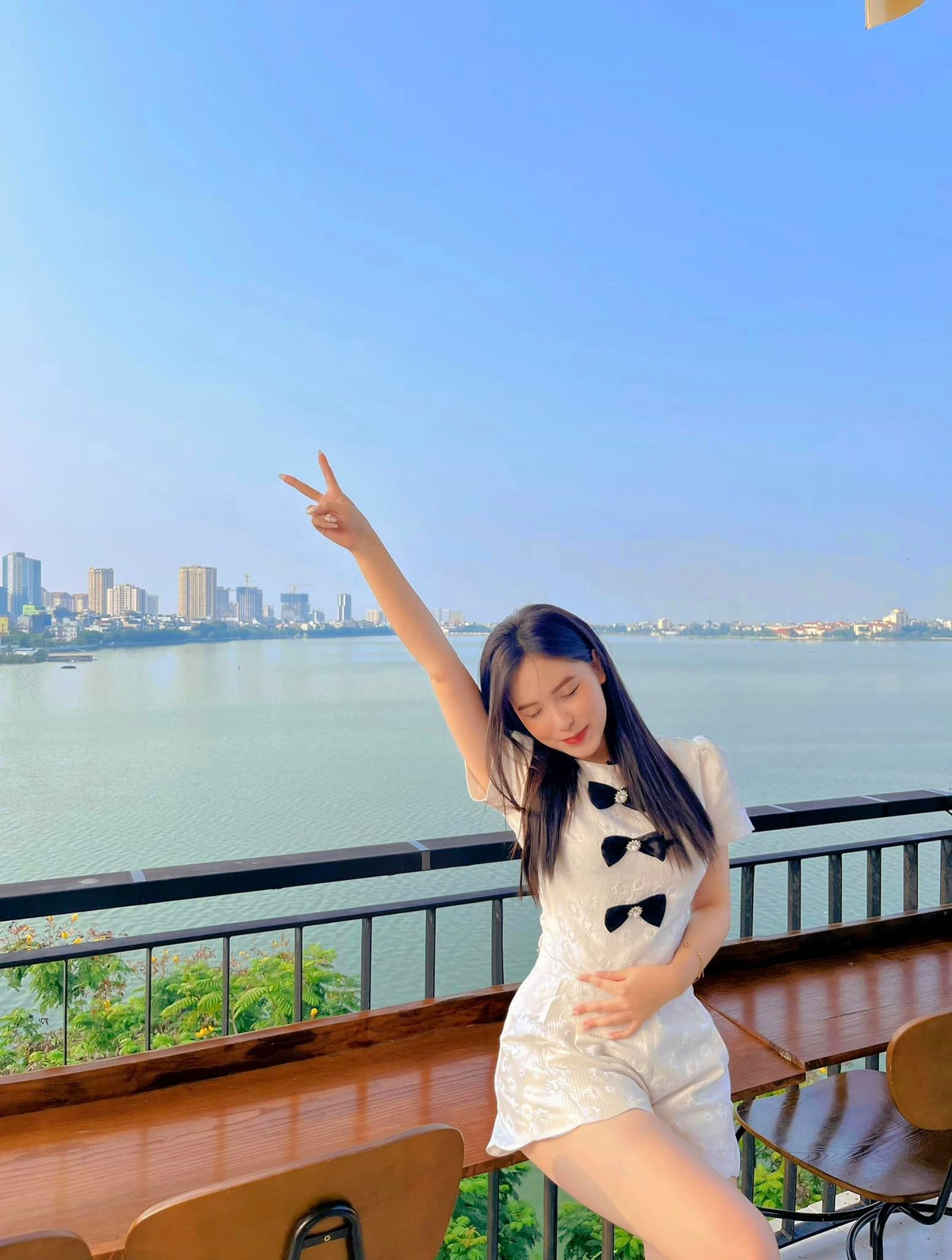 Cuoi tuan ngoi dau: Quan cafe tone am chuan mua thu