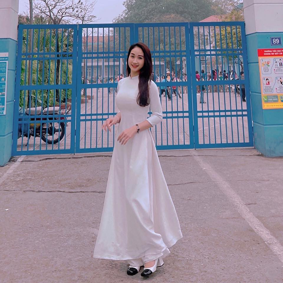 Vốn xinh đẹp nên hình ảnh dịu dàng khác ngày thường này của Phương Thảo đã nhận về vô số lời khen ngợi nhan sắc.