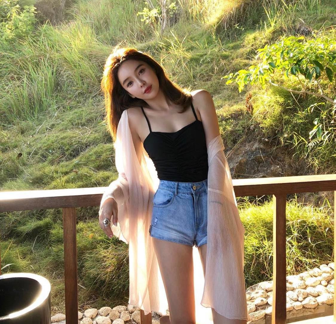 Ái nữ tỷ phú này sinh ra trong một gia đình danh giá cùng khối tài sản khổng lồ của bố mẹ, tuy nhiên, ít bao giờ cô tiết lộ về gia đình mình.