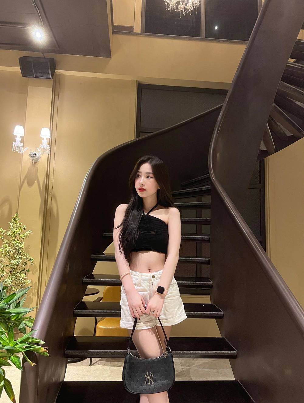 Sau khi được công chúng biết đến, cô dành nhiều thời gian chăm chút bản thân hơn.