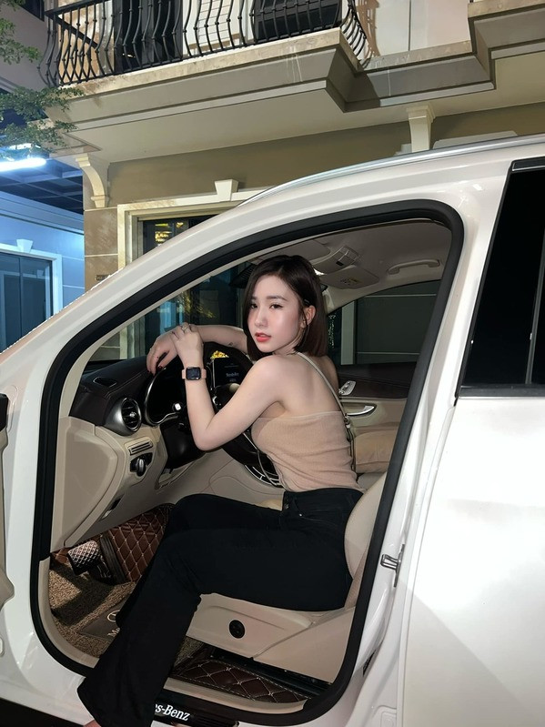 Người hâm mộ cũng dành lời khen cho sắc vóc hiện tại của Tiểu Hý.