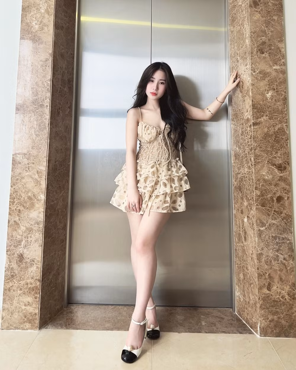 Người hâm mộ nhận xét sau khi có được vóc dáng thon thả, gương mặt cô cũng trở nên nhỏ hơn và phù hợp với nhiều tạo hình khác nhau.