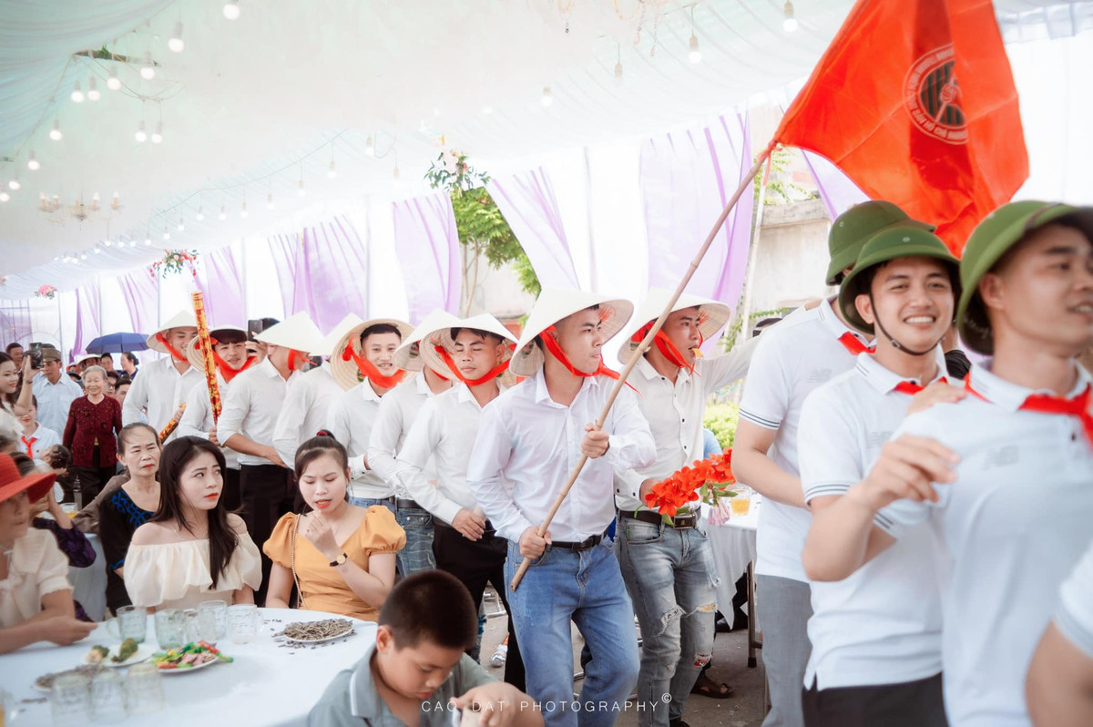 Đám cưới là một trong những ngày trọng đại nhất của đời người, vì thế ai cũng mong muốn tổ chức hoành tráng hoặc ấn tượng nhất.