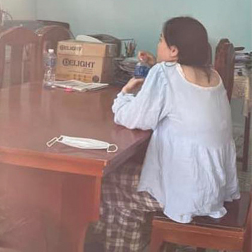 Cô nàng cũng gửi lời cảm ơn tới ba mẹ nuôi, người đã dang tay ra lúc cô khó khăn nhất, cho cô mái nhà và cho cô cơ hội để quay trở về, có thể sửa đổi và trở thành người tốt trong tương lai. Ảnh: FB Nhã Lê Analee